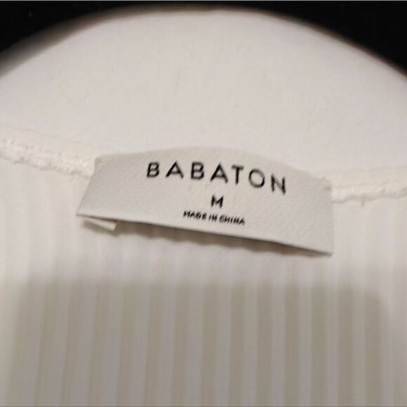 Babaton Airy White Sleeveless Pleated Blouse Top Sz M - Picture 6 of 6